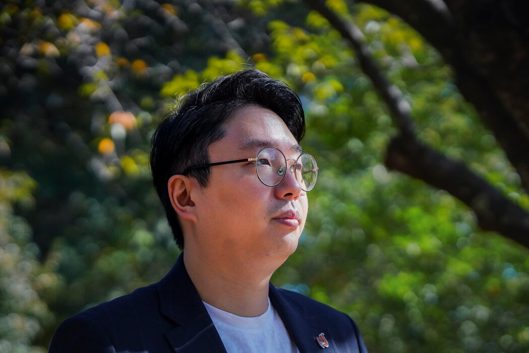 “对我而言,这与国家变蓝或属于某个政党无关,”亚特兰大亚裔公正促进会的韩裔外联领导人詹姆斯·于说。“而是在于要看到那些和我长得像、背景相似的人当选。” “对我而言,这与国家变蓝或属于某个政党无关,”亚特兰大亚裔公正促进会的韩裔外联领导人詹姆斯·于说。“而是在于要看到那些和我长得像、背景相似的人当选。”