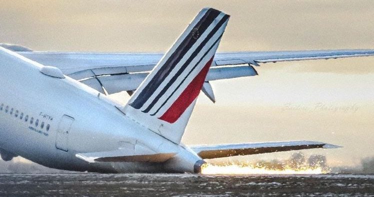 An Air France airbus drags its tail on the runway at Toronto Pearson Airport after a landing rate warning on Sunday. (Anthony Saiters/saiters_photography via Instagram) An Air France airbus drags its tail on the runway at Toronto Pearson Airport after a landing rate warning on Sunday. (Anthony Saiters/saiters_photography via Instagram)
